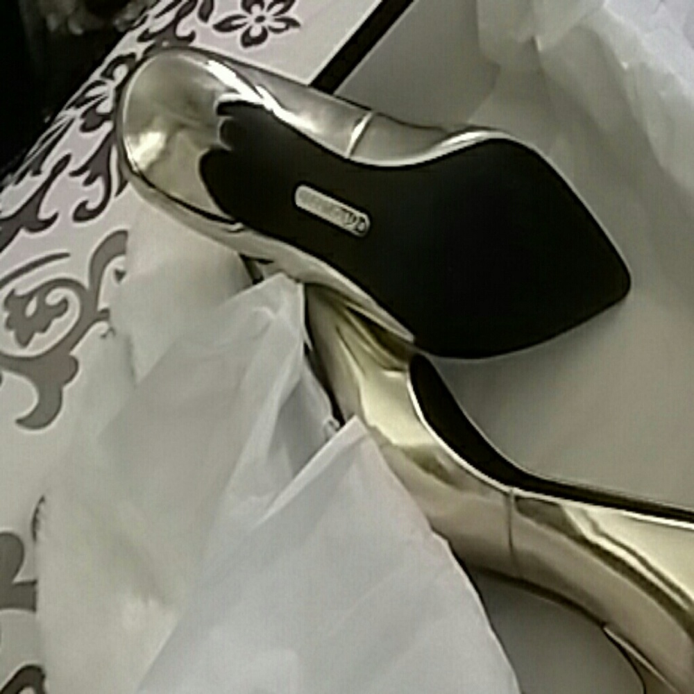 Gold heels - Picture 4 of 5